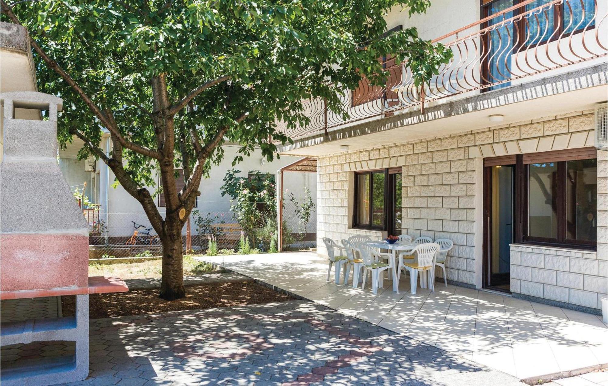 3 Bedroom Gorgeous Apartment In Trogir Exterior foto
