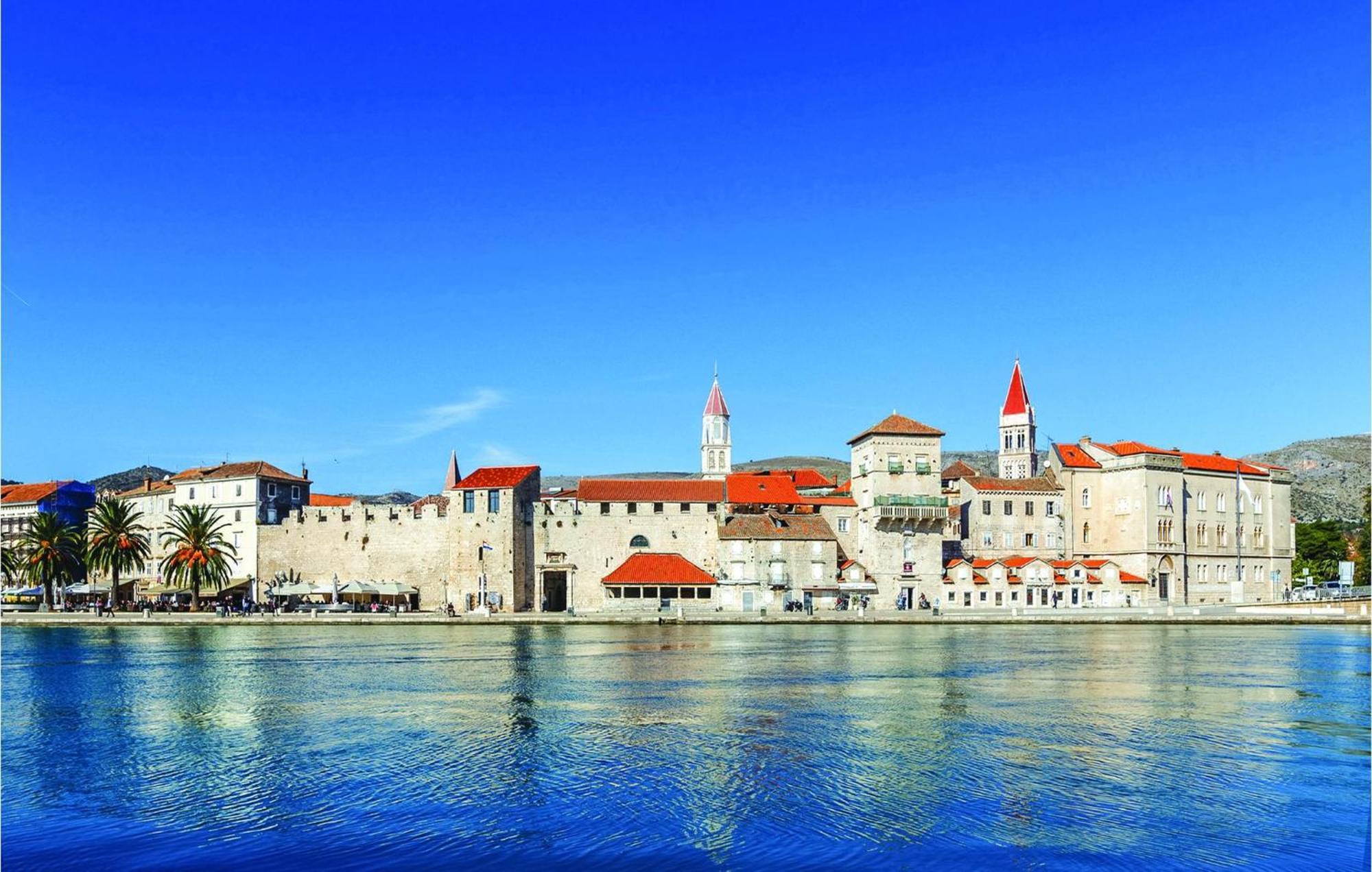 3 Bedroom Gorgeous Apartment In Trogir Exterior foto